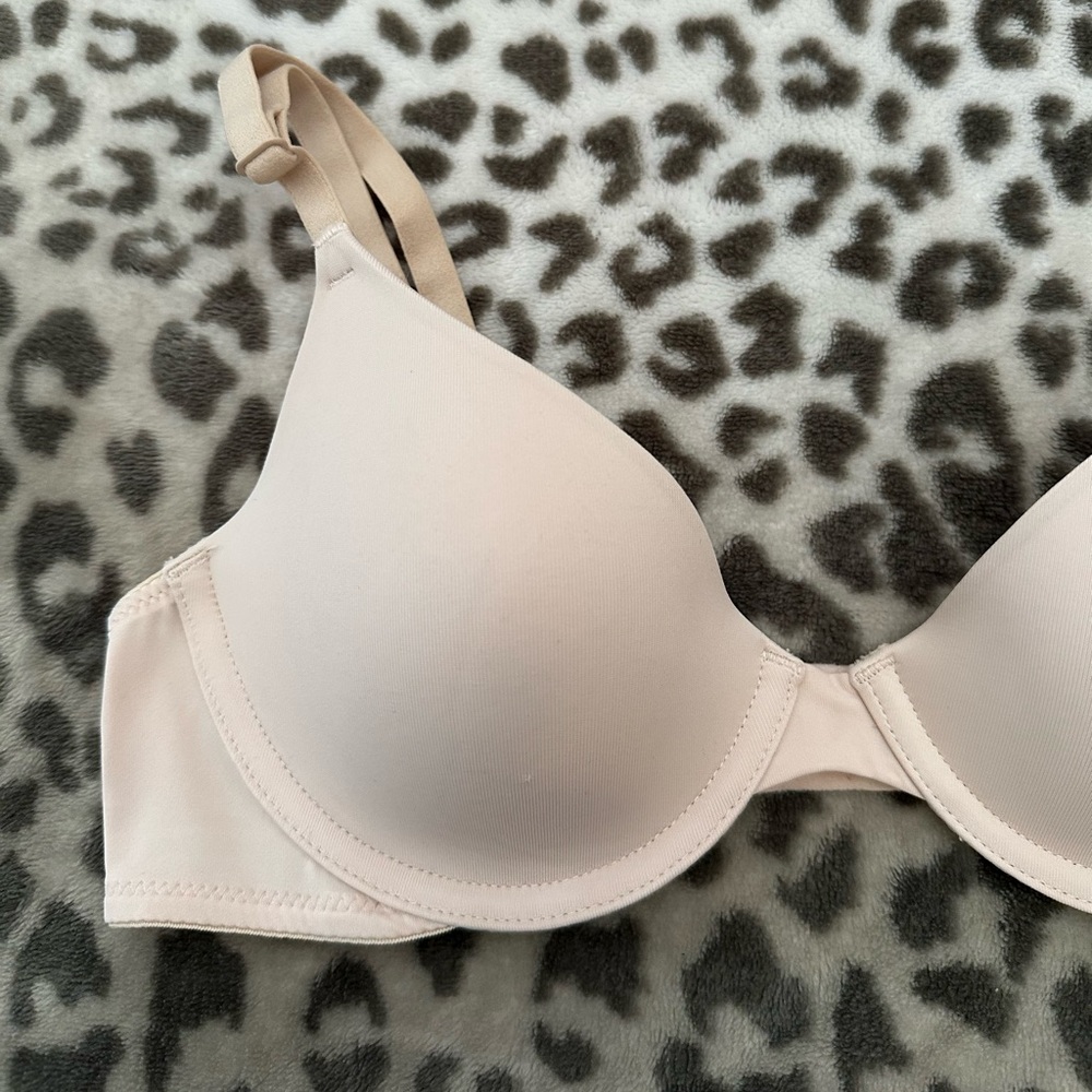 PINK Victoria’s Secret Wear Everywhere Lightly Lined T-Shirt Bra Marzipan 34A - Picture 3 of 13